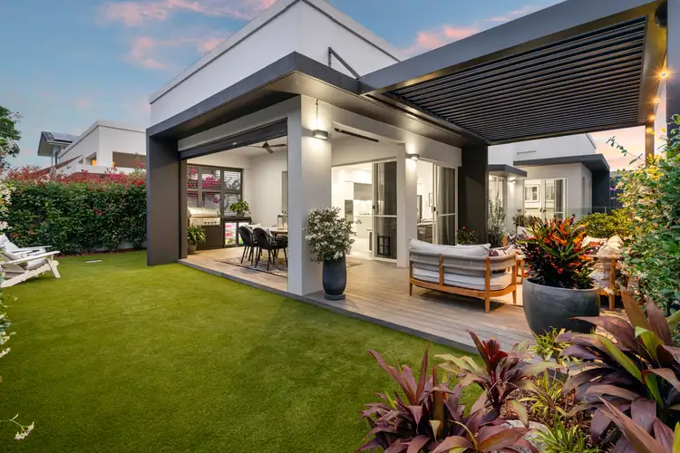 6127 Bolsena Circuit, Hope Island QLD 4212