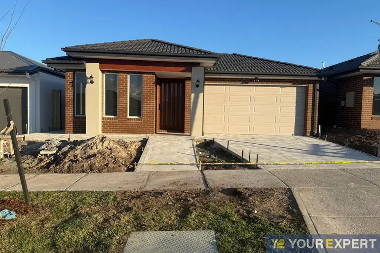 16 Pebble Road, Pakenham VIC 3810