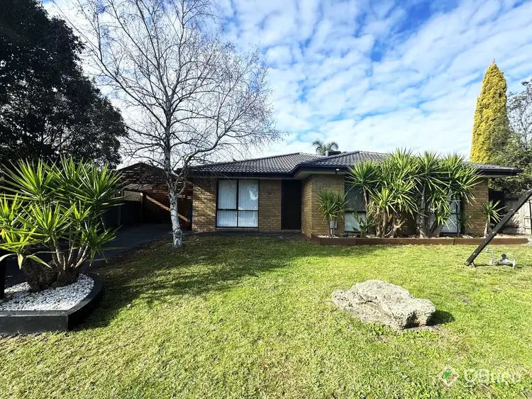 35 Broome Crescent, Cranbourne North VIC 3977