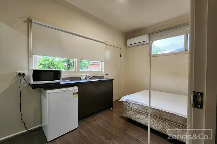 1/4 Stewart Road, Oakleigh East VIC 3166