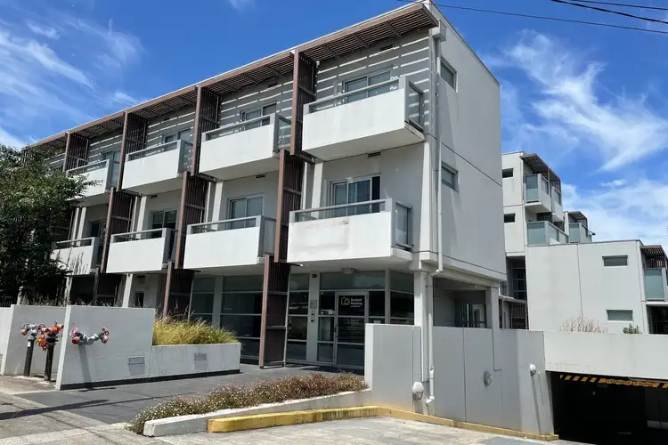 24/1728 Dandenong Road