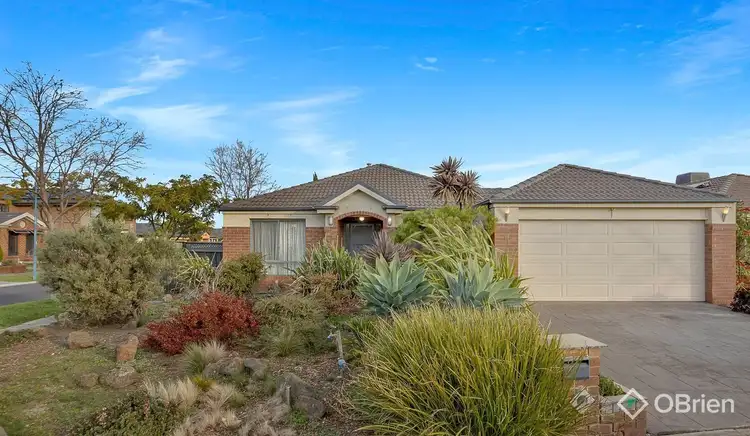 11 Barcoo Street, Manor Lakes VIC 3024