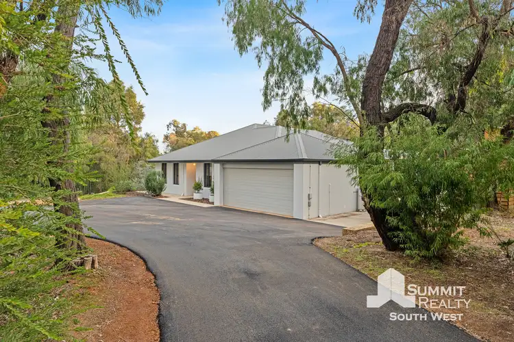 8 Green Way, Leschenault WA 6233