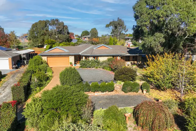 15 Sullivan Court, Romsey VIC 3434