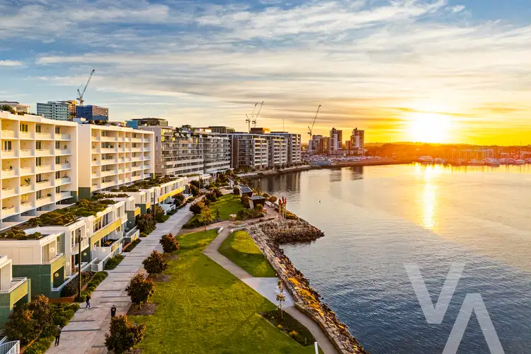4/23 Honeysuckle Drive, Newcastle NSW 2300