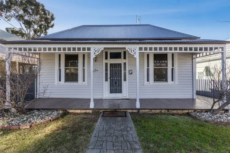 6 Rowcliffe Street, Quarry Hill VIC 3550