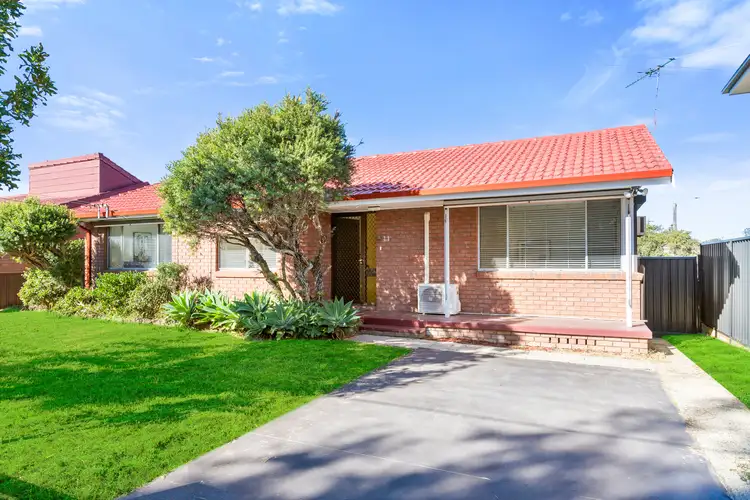1A Woodlawn Drive, Toongabbie NSW 2146