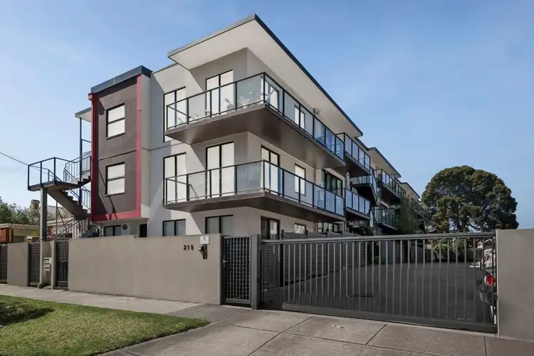 2/219 Watton Street, Werribee VIC 3030