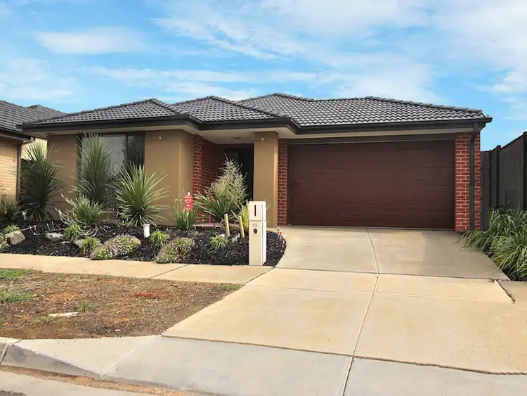 13 Falabela Road, Clyde North VIC 3978