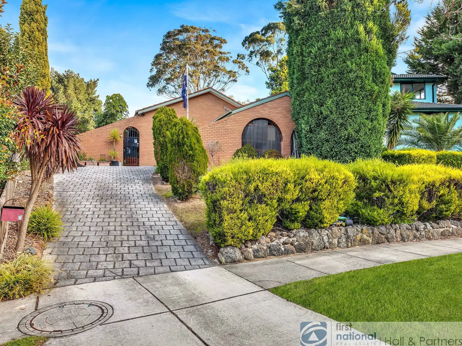 Main view of Homely house listing, 8 Dunrossil Close, Mulgrave VIC 3170