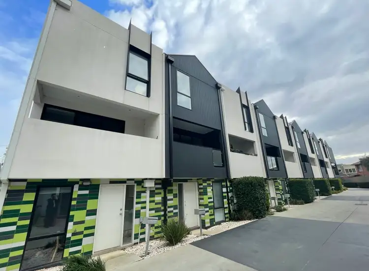 18/163 Carinish Road, Clayton VIC 3168