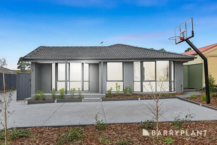 1/65 Strathavan Drive, Berwick VIC 3806