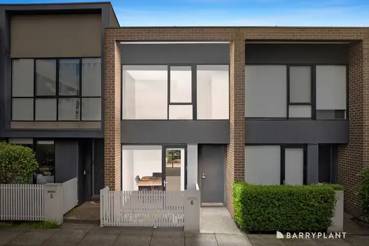 6 Olsen Walk, Mill Park VIC 3082
