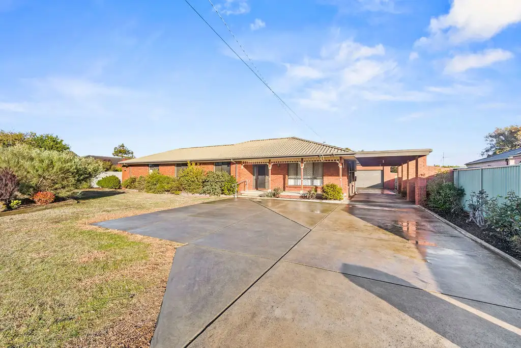 Main view of Homely house listing, 19 Edgewood Court, Delacombe VIC 3356