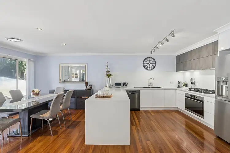 11 Pineridge Close