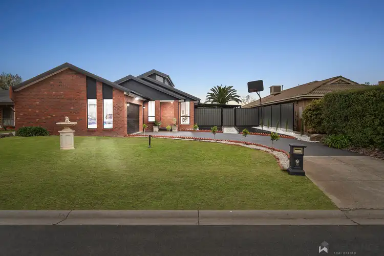 15 Hoddle Court, Melton West VIC 3337