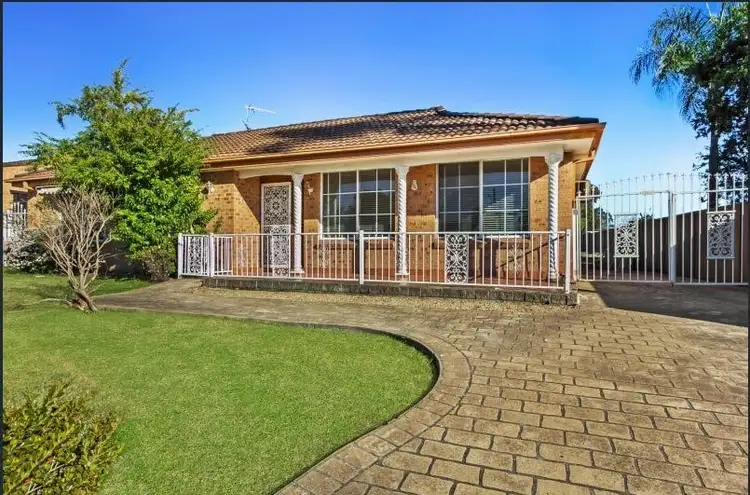 11 Melville Road, St Clair NSW 2759