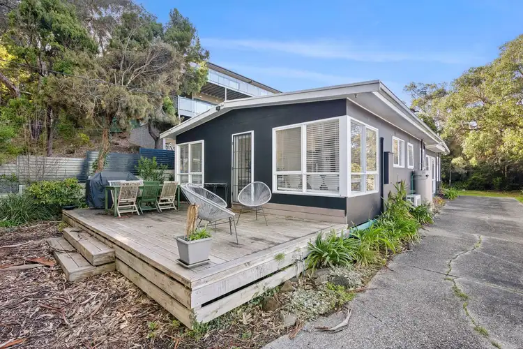 10 Waverley Avenue, Lorne VIC 3232