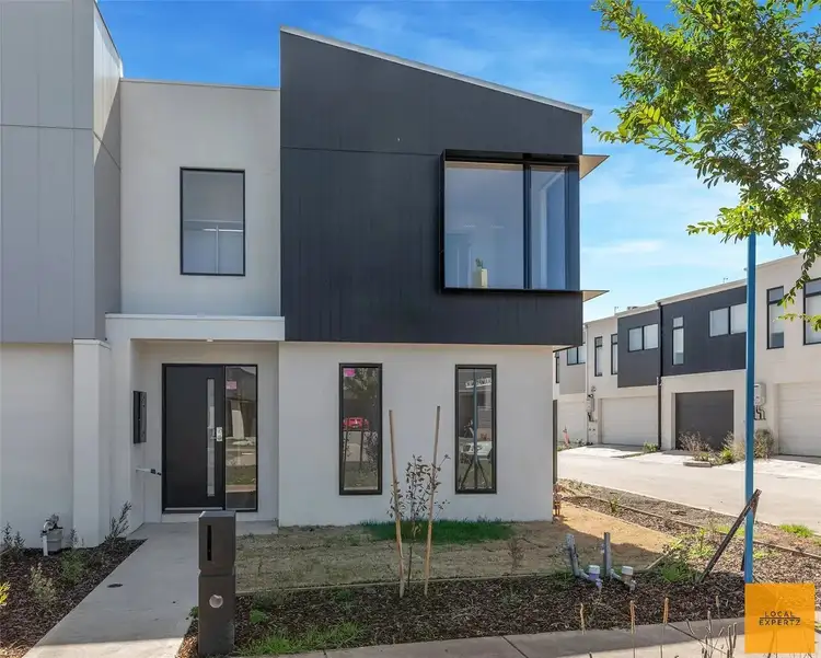 11 Roehampton Drive, Strathtulloh VIC 3338