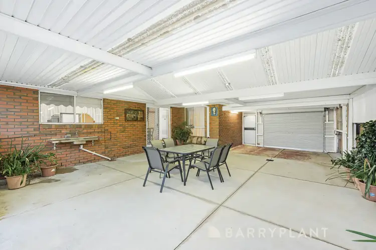 18 Hotham Crescent