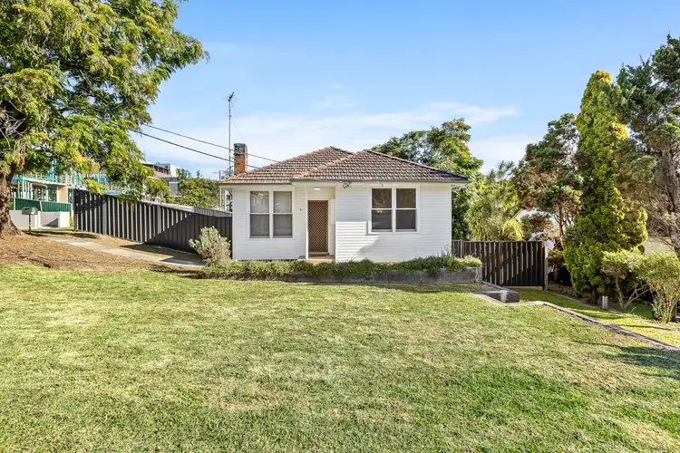 5 Hugh Avenue, Peakhurst NSW 2210