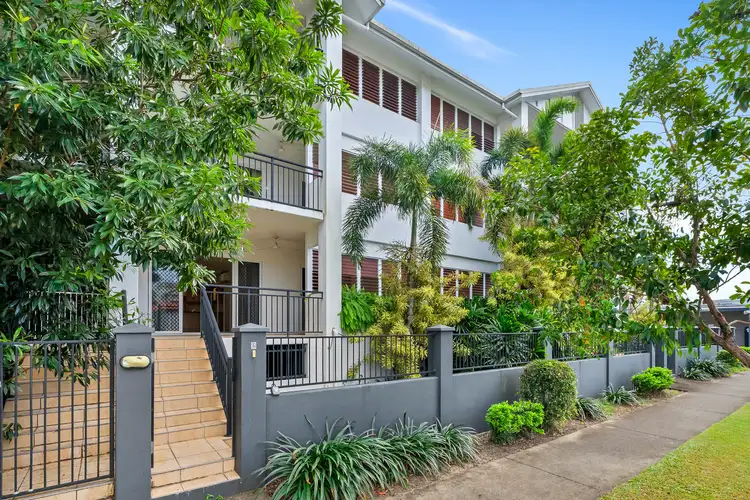 2/16-18 Smith Street, Cairns North QLD 4870