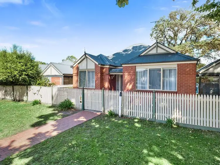1/2-6 Melbourne Road, Gisborne VIC 3437