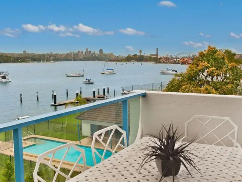 WATERFRONT LIVING WITH UNRIVALLED VIEWS & LIFESTYLE AMENITIES