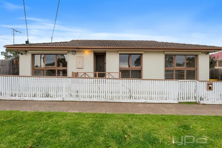 7 Quail Crescent, Melton VIC 3337