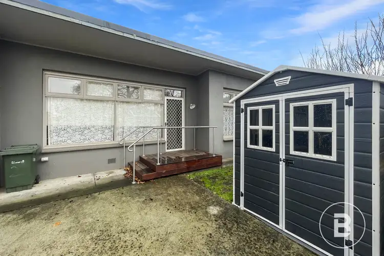 2/17 Burnbank Street, Lake Wendouree VIC 3350