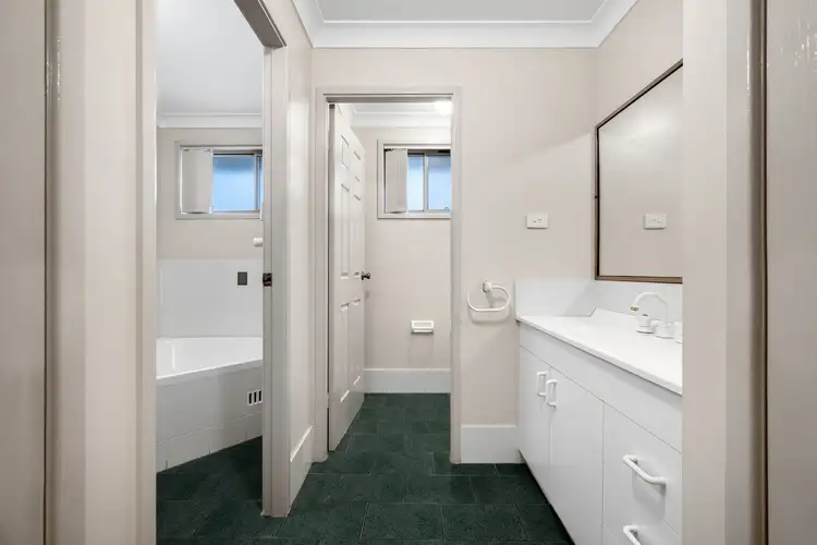 Sixth view of Homely house listing, 10 Toomung Circuit, Claremont Meadows NSW 2747