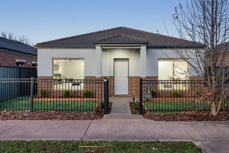 12 McCulloch Walk, Point Cook VIC 3030