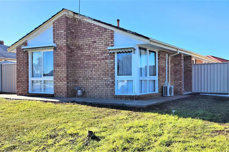 1/21 Cambrian Way, Melton West VIC 3337