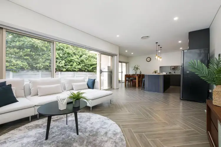 2/31 Wolger Road, Ryde NSW 2112