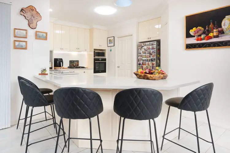 Fifth view of Homely house listing, 10 Parkfield Drive, Wodonga VIC 3690