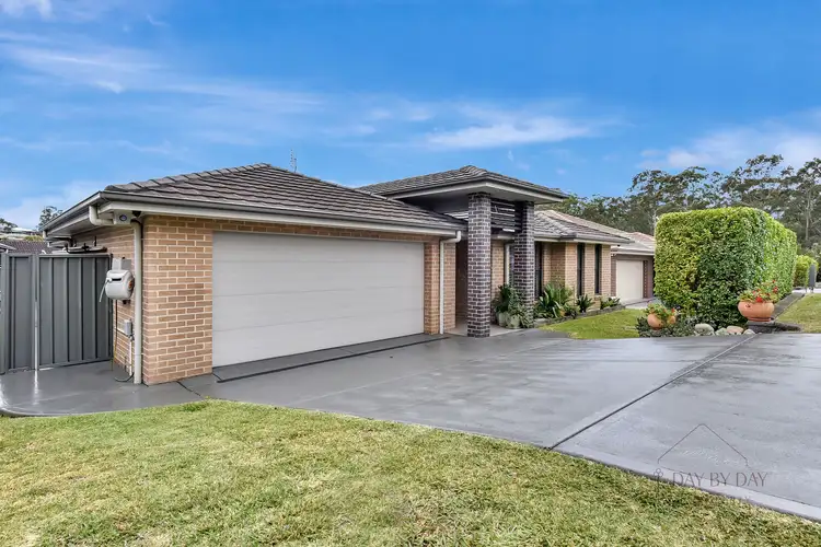 8 Waterside Drive, Fletcher NSW 2287