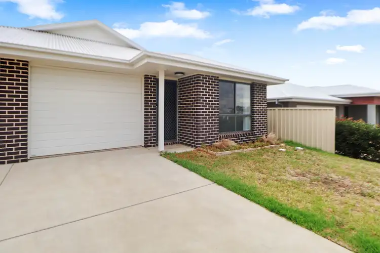 2/1 Ronald Street, Gobbagombalin NSW 2650