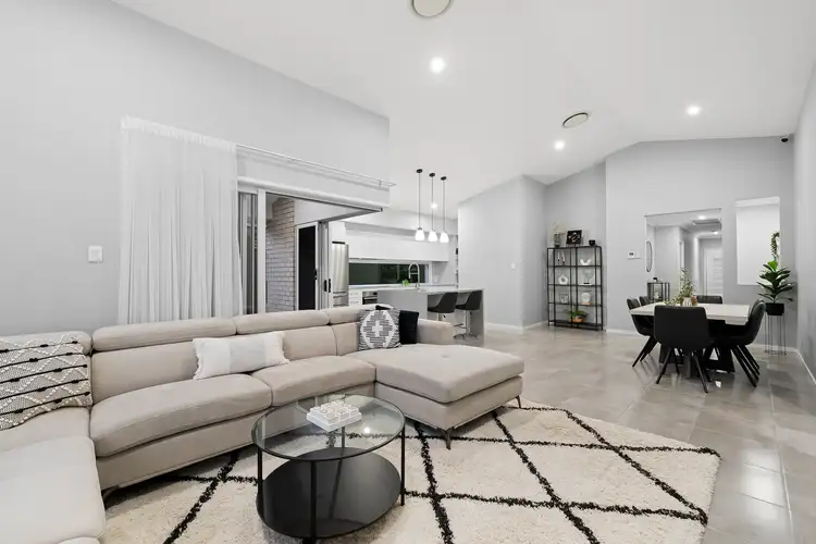 Fifth view of Homely house listing, 8 Kite Close, Pallara QLD 4110