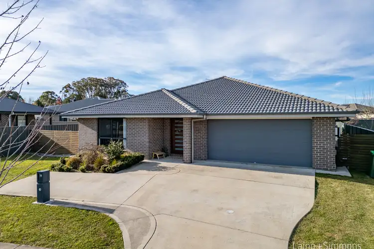 19 Holmfield Drive, Armidale NSW 2350