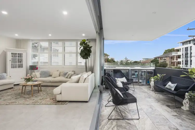 102/6 Waratah Street