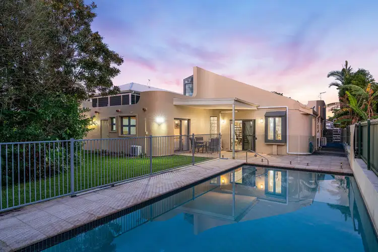 19 Earl Parade, Manly QLD 4179