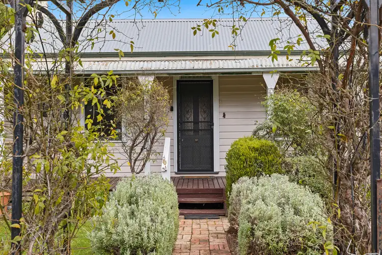 17 Faraday Street, Avoca VIC 3467