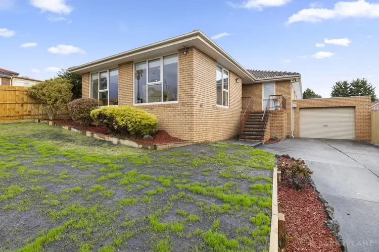 19 Chalcot Drive, Endeavour Hills VIC 3802