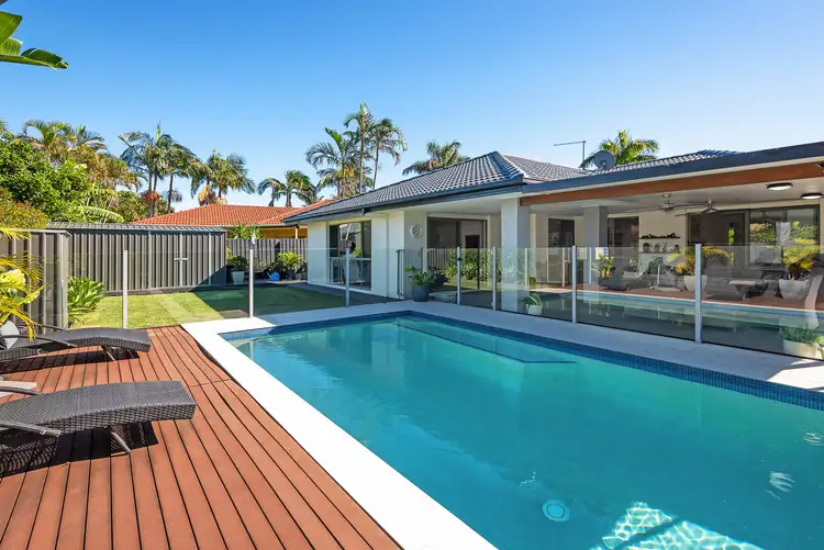 18 Shinnecock Close, Hope Island QLD 4212