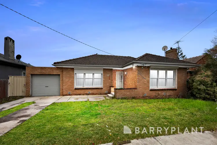 18 Hampshire Road, Sunshine VIC 3020