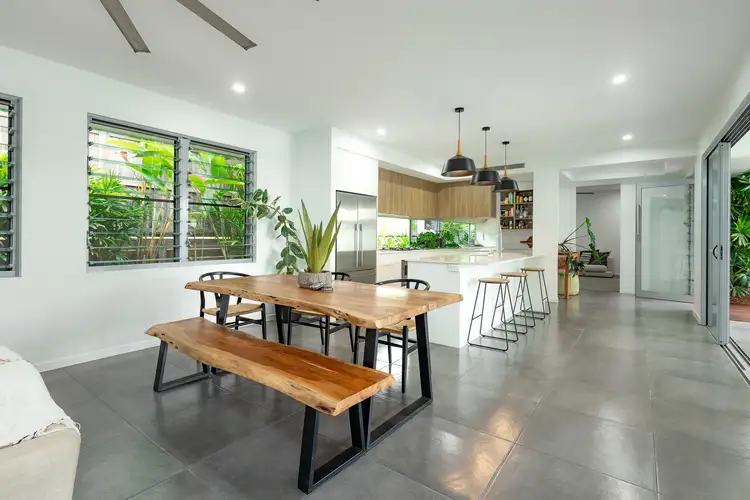 4 Hideaway Close, Palm Cove QLD 4879