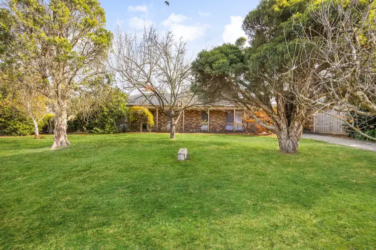 8 Sansom Street, Gisborne VIC 3437