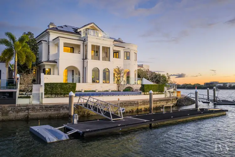 17 Queen Anne Court, Sovereign Islands QLD 4216