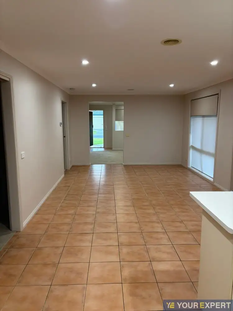 Fifth view of Homely house listing, 14 Dahlen Place, Berwick VIC 3806