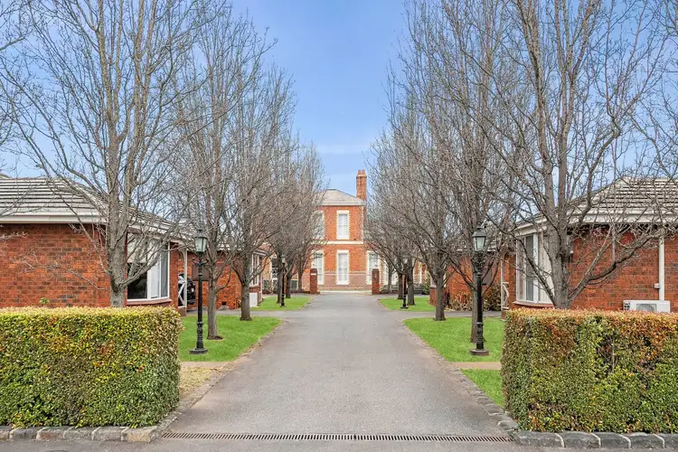 2/11 Aphrasia Street, Newtown VIC 3220